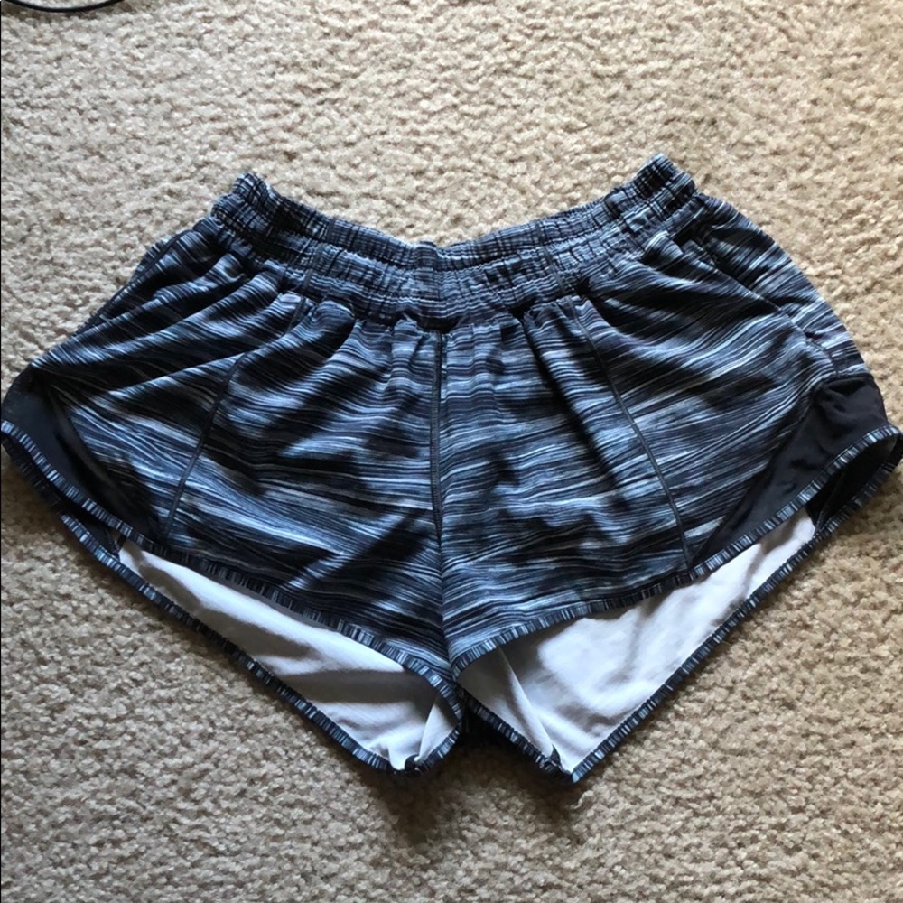 Lululemon Hotty Hot Shorts 2.5 in
